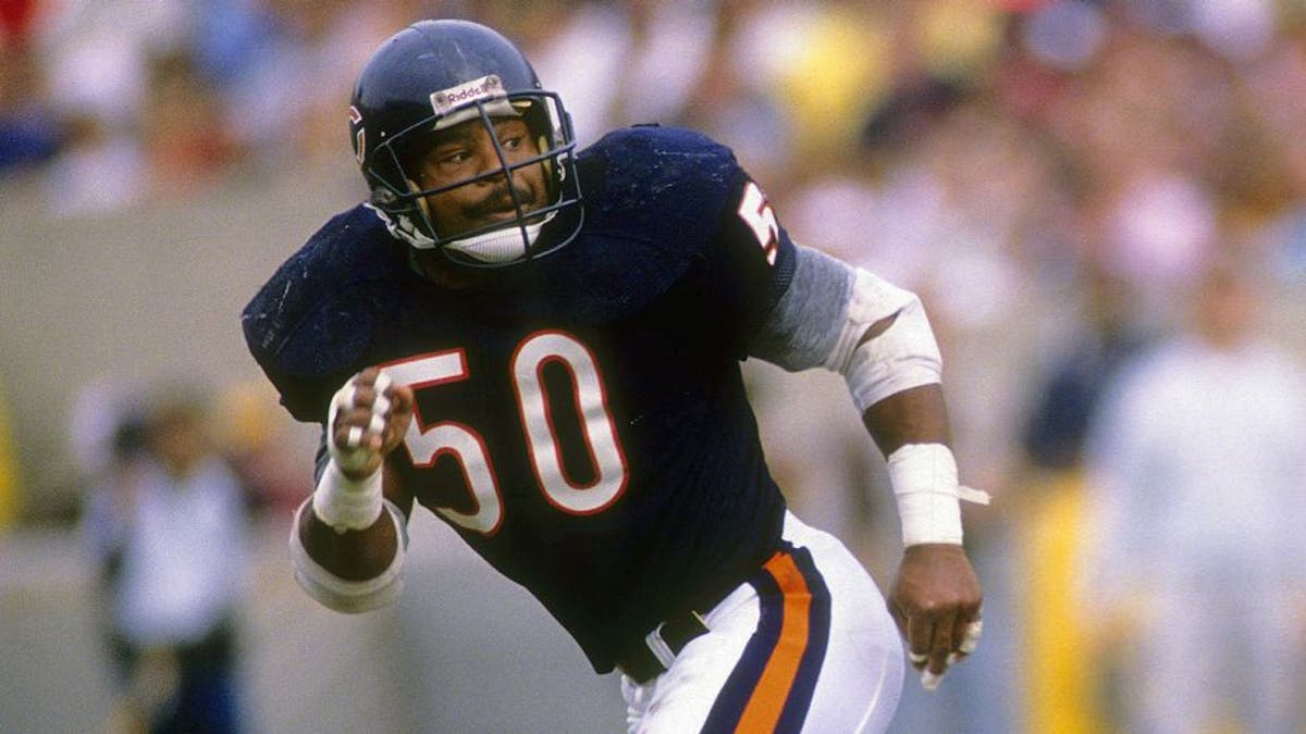 CHICAGO, IL - CIRCA 1980's: Middle Linebacker Mike Singletary #50 of the Chicago Bears in action during a circa late 1980's NFL football game at Soldier Field in Chicago, Illinois. Singletary played for the Bears from 1981-92. (Photo by Focus on Sport/Getty Images)