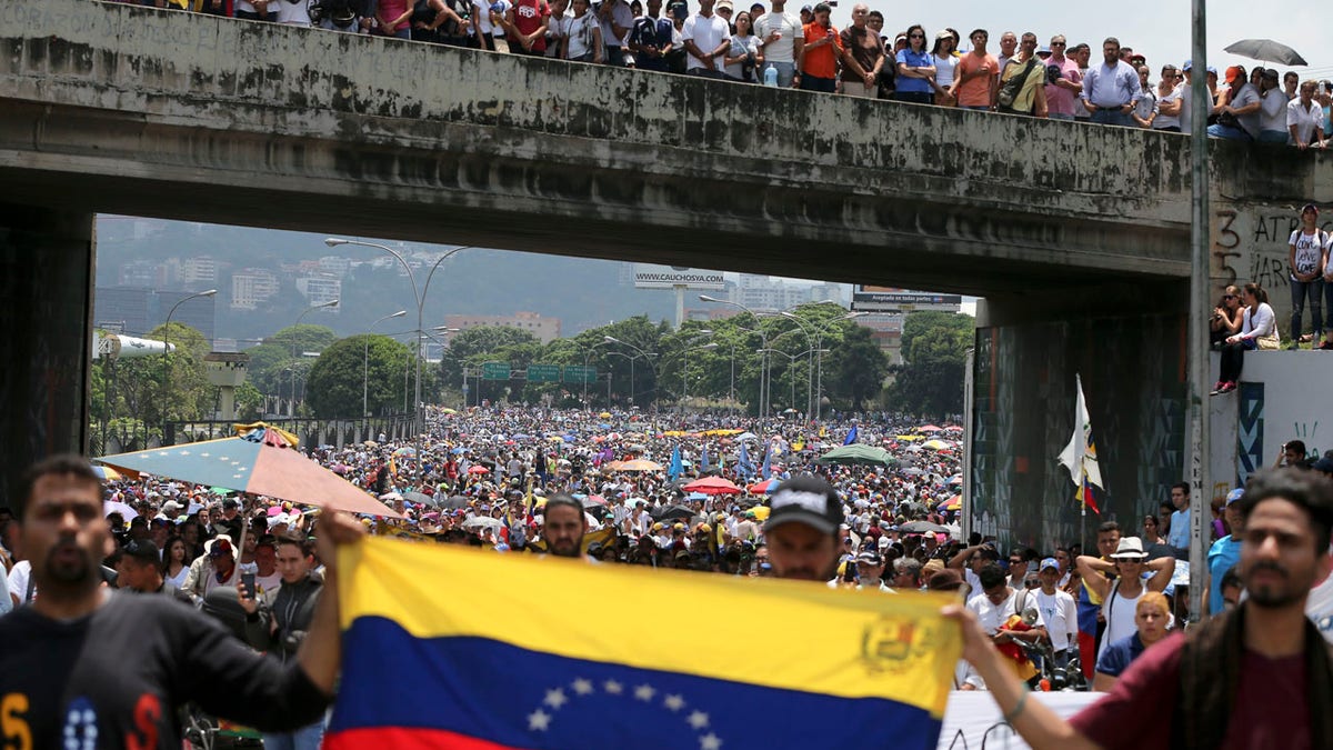 Anti-government protesters block a highway in Caracas, Venezuela, Monday, April 24, 2017. Opponents to President Nicolas Maduro shut down main roads around the country as the protest movement against his administration is entering its fourth week. (AP Photo/Fernando Llano)