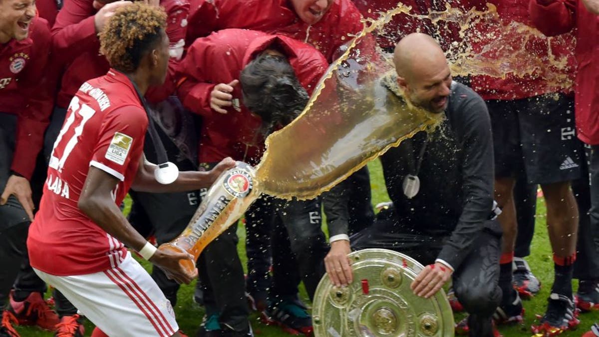 The beer showers from Bayern Munich's celebration | Fox News