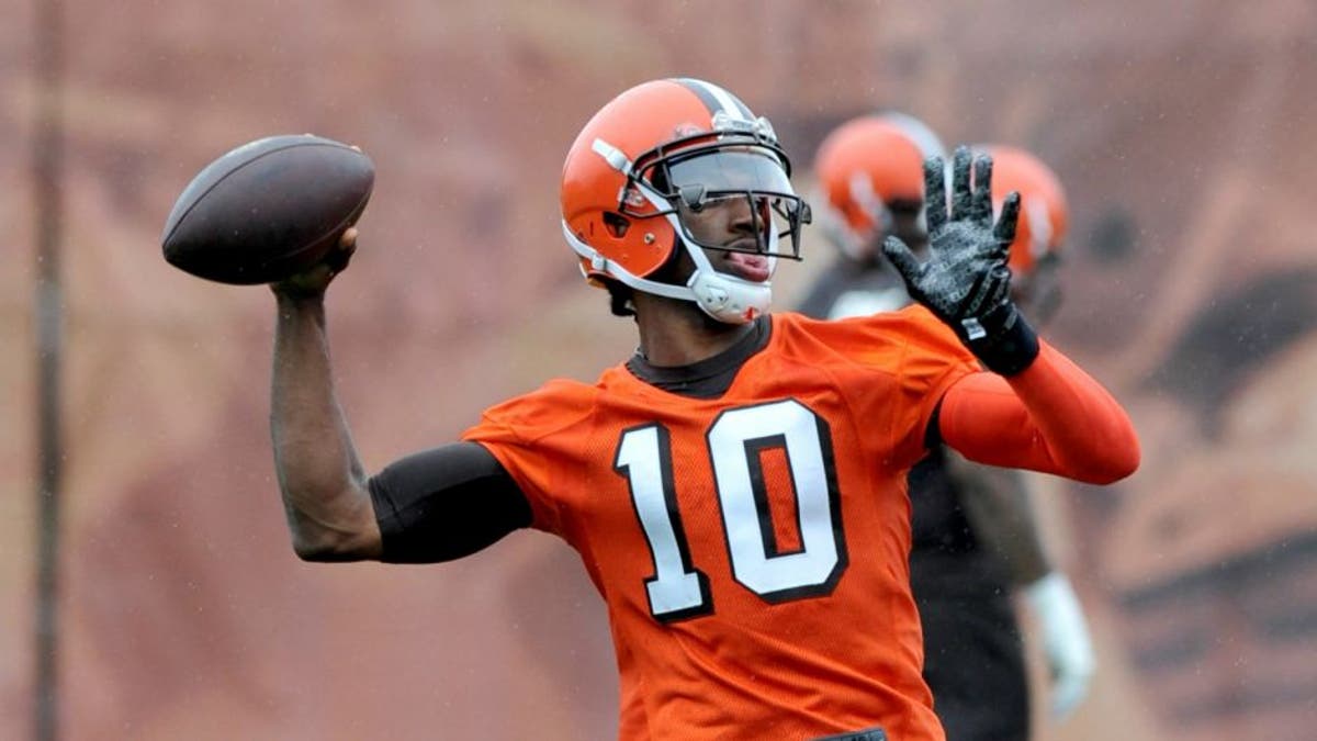 BEREA, OH - APRIL 21, 2016: Quarterback Robert Griffin III #10 of the Cleveland Browns throws a pass during a voluntary minicamp on April 21, 2016 at the Cleveland Browns training facility in Berea, Ohio. (Photo by Nick Cammett/Diamond Images/Getty Images) *** Local Caption *** Robert Griffin III