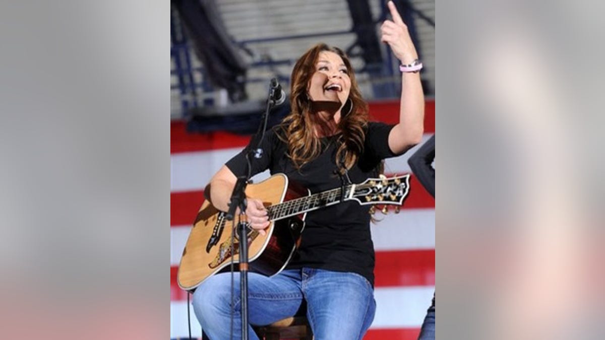 Country music star Gretchen Wilson plays her hit