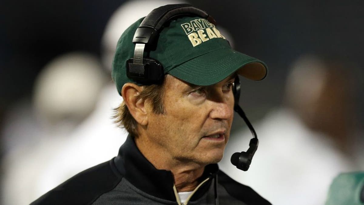 Art Briles meminta untuk dikeluarkan dari gugatan pelecehan seksual Baylor