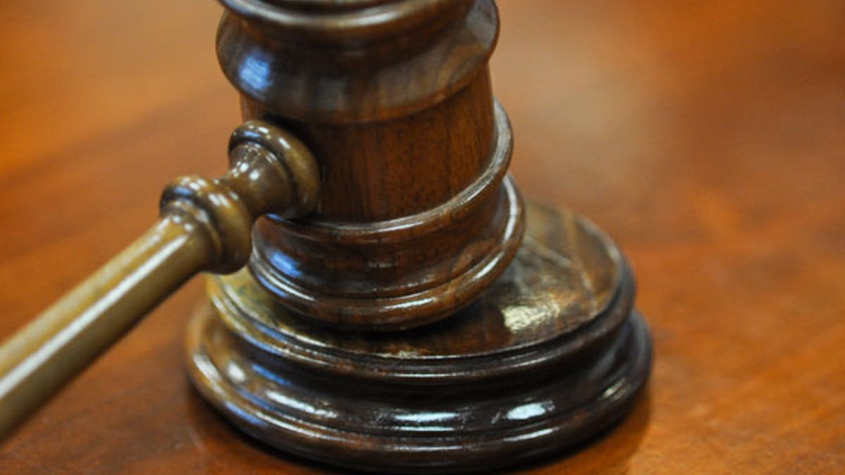 Mantan Mayor Angkatan Udara mendapat hukuman 3 tahun karena kepemilikan pornografi anak