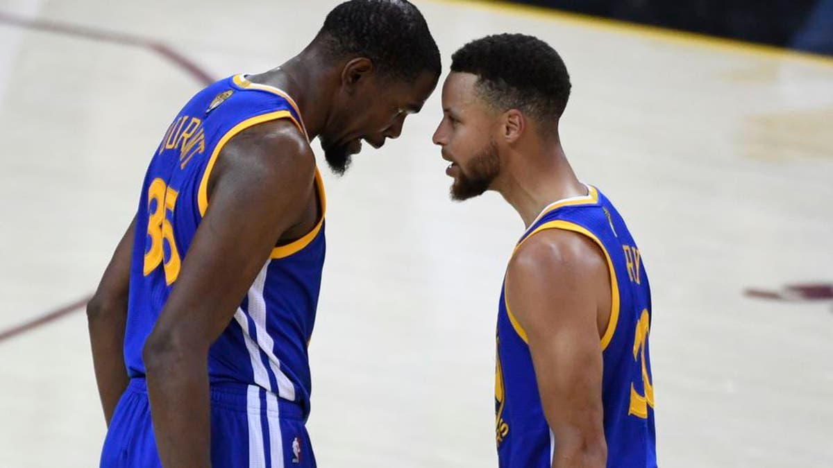 Stephen Curry dan Kevin Durant menghancurkan narasi di final NBA 2017