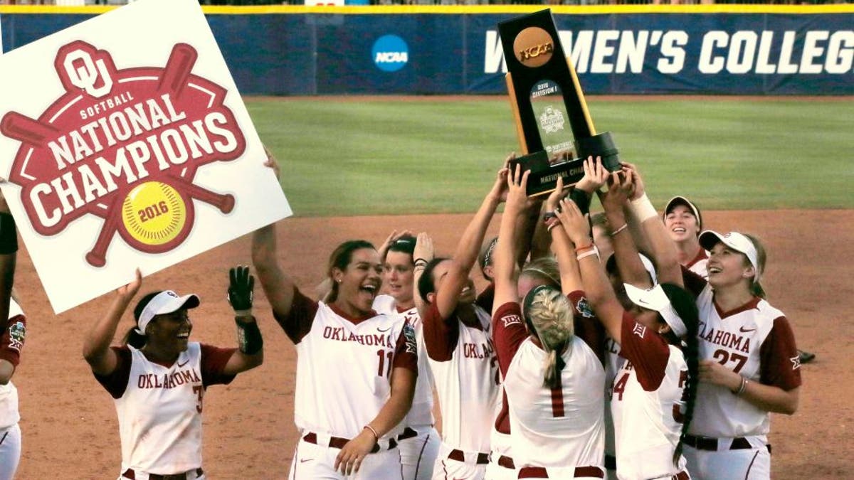 Oklahoma mengalahkan Auburn untuk merebut kejuaraan nasional softball