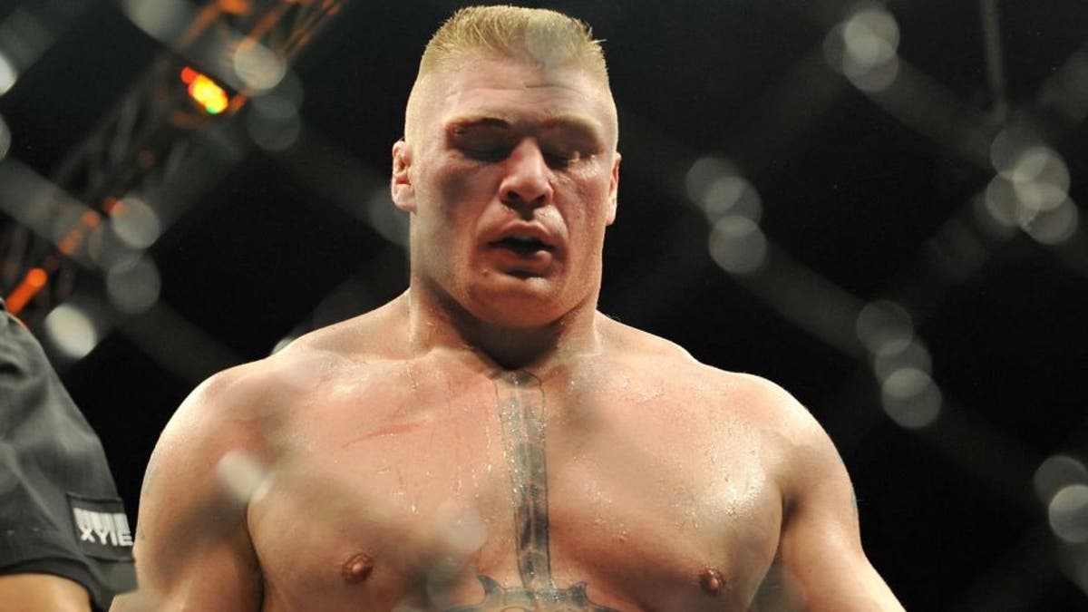 Brock Lesnar memberikan pengecualian dari pengujian narkoba awal menjelang UFC 200