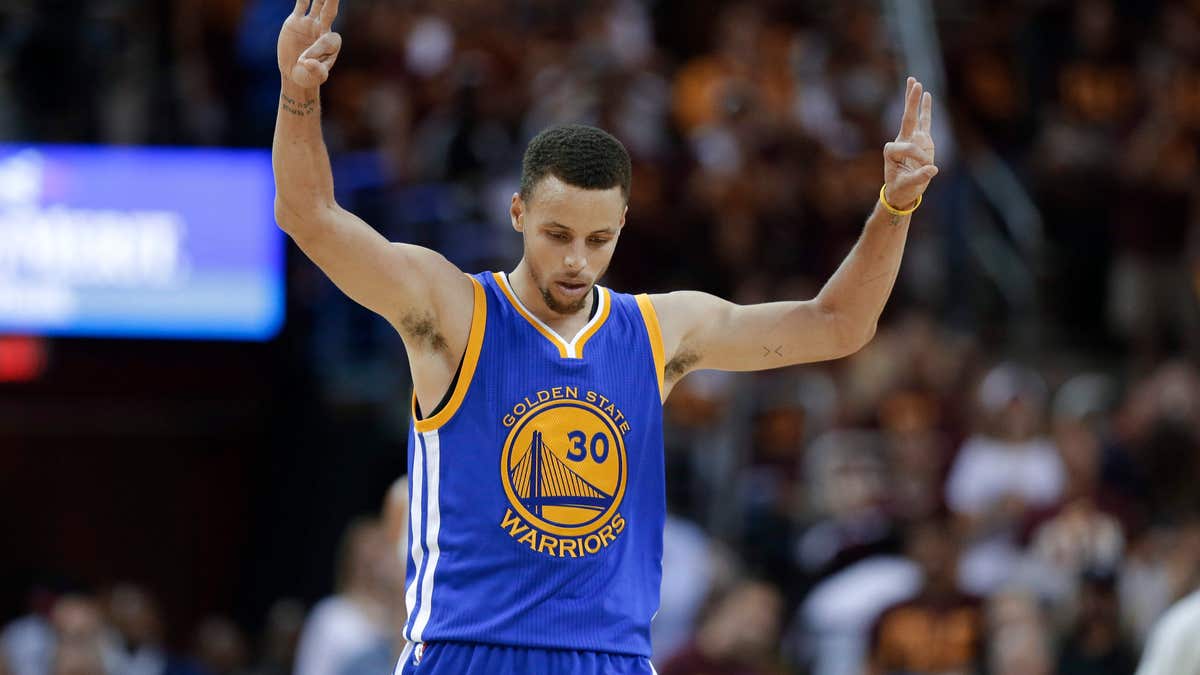 Curry, Warriors bangkit kembali di Game 4, semakin dekat dengan gelar kedua berturut-turut