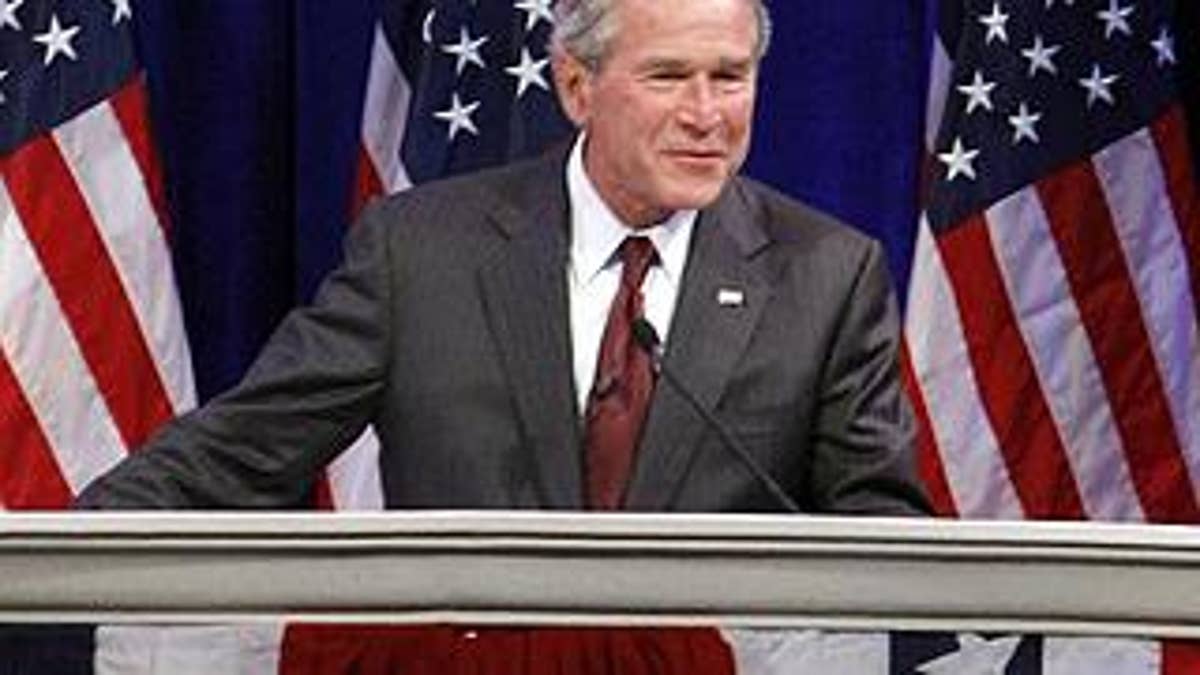 Bush membela penanganan ekonomi, gitmo