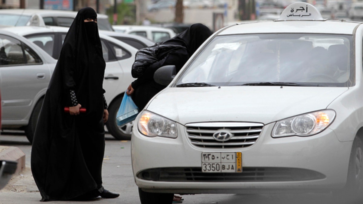 Wanita Saudi turun ke jalan sebagai protes terhadap larangan mengemudi