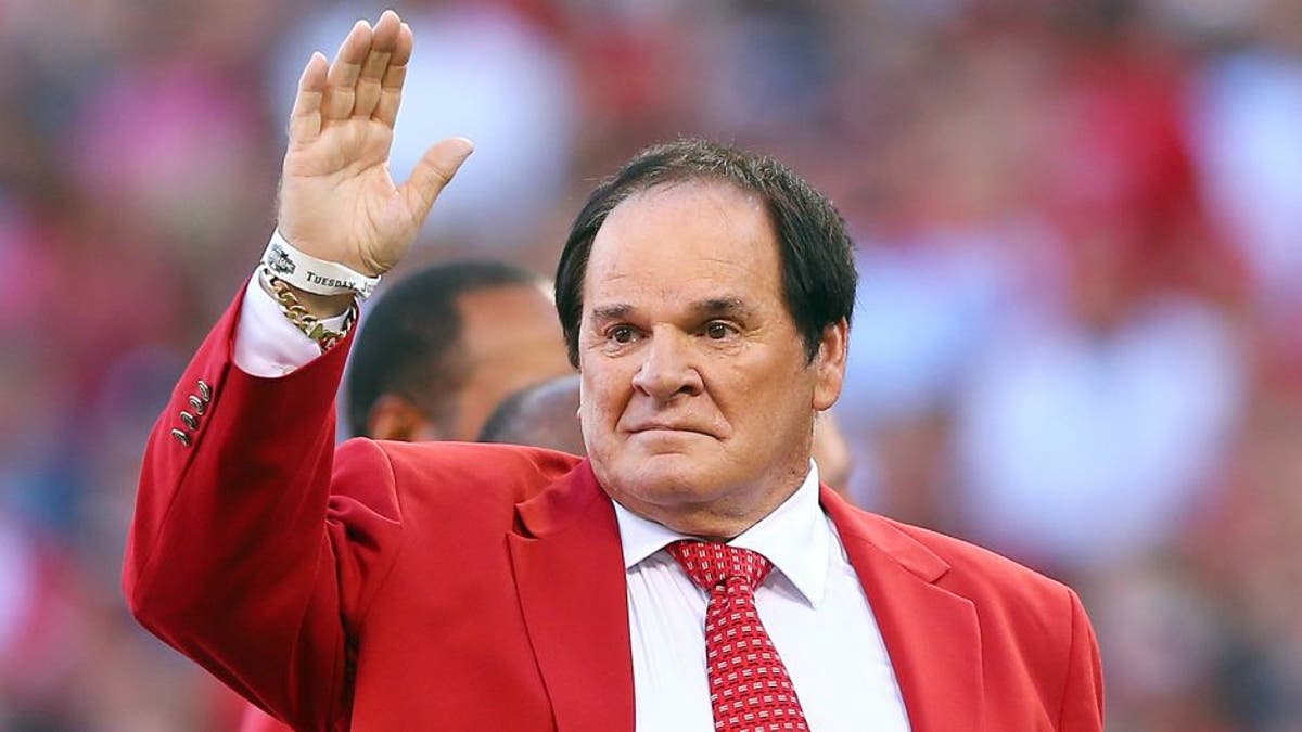 CINCINNATI, OH - JULY 14: Former player and manager Pete Rose waves to the crowd prior to the 86th MLB All-Star Game at the Great American Ball Park on July 14, 2015 in Cincinnati, Ohio. (Photo by Elsa/Getty Images)