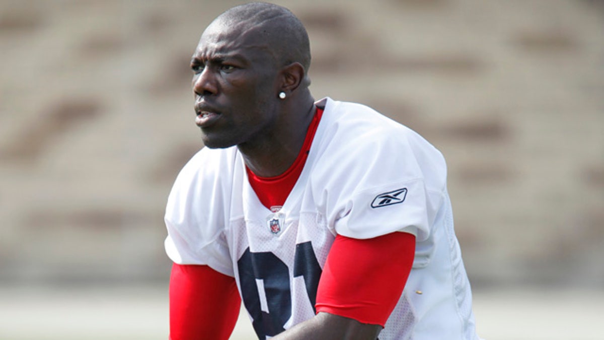 In this July 25, 2009, photo, Buffalo Bills' Terrell Owens pauses during NFL football training camp in Pittsford, N.Y. Cincinnati Bengals owner Mike Brown is trying to bring receiver Terrell Owens aboard. Brown said Monday, July 26, 2010, that the team is discussing a contract with Owens' agent, Drew Rosenhaus. Owens worked out for the Bengals in March, but they decided instead to sign receiver Antonio Bryant to a four-year deal. (AP Photo/David Duprey)