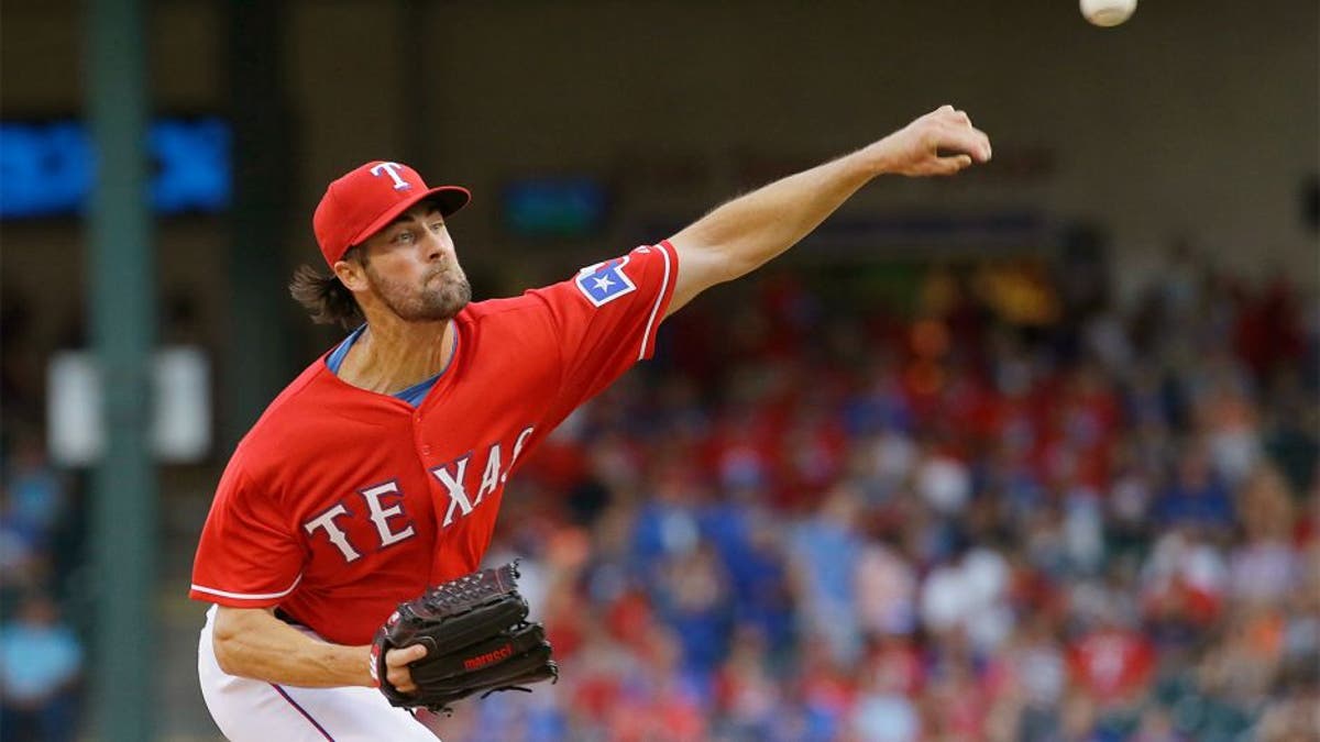 Sabuk Giants meledak 2 jam, Rangers meniup debutnya di Hamels ‘