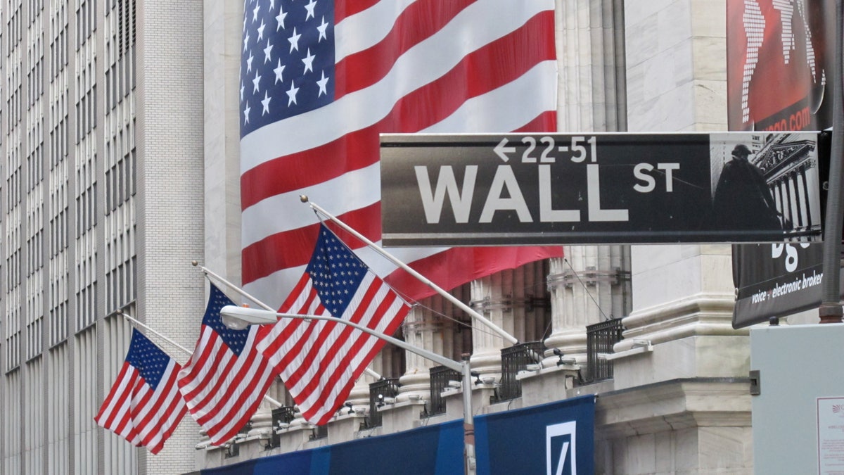 Dow naik 429 poin pada pernyataan Fed
