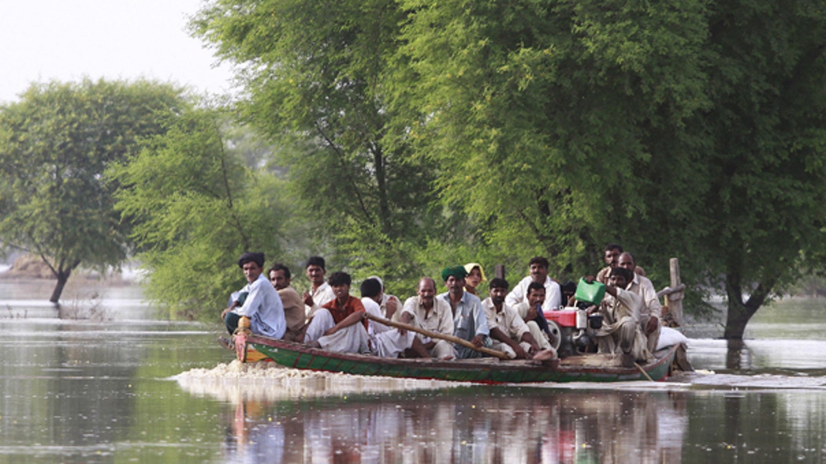 Hampir  miliar telah dijanjikan untuk membantu Pakistan yang dilanda banjir