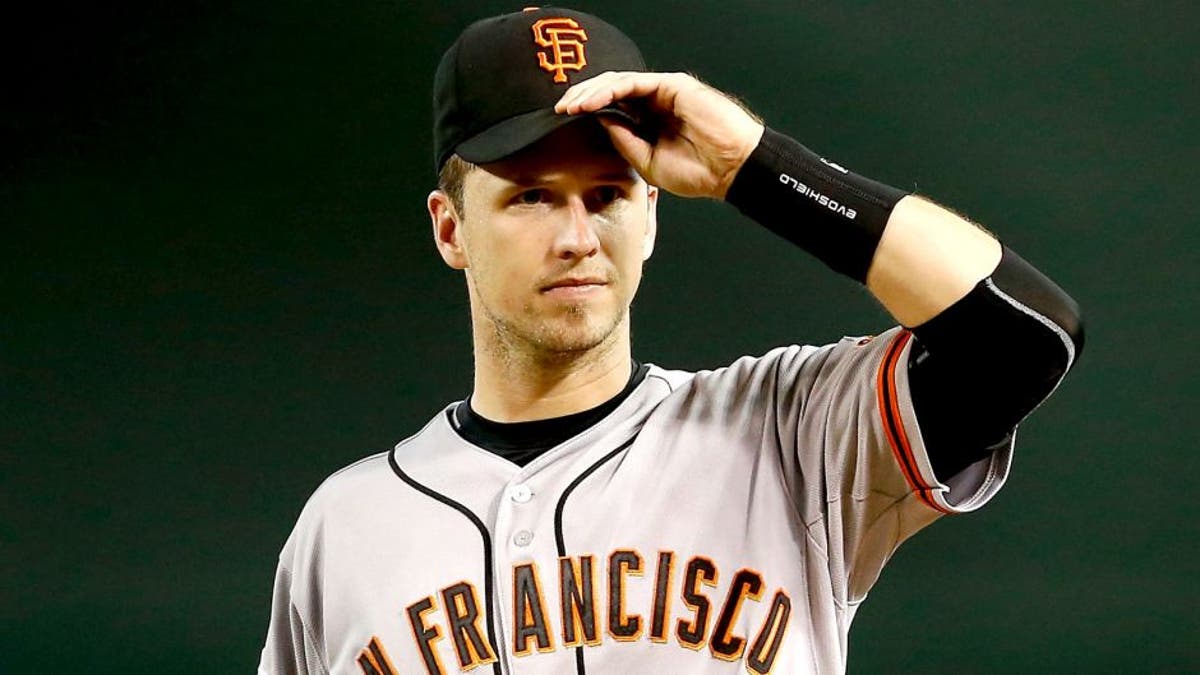 Buster Posey salutes crowd