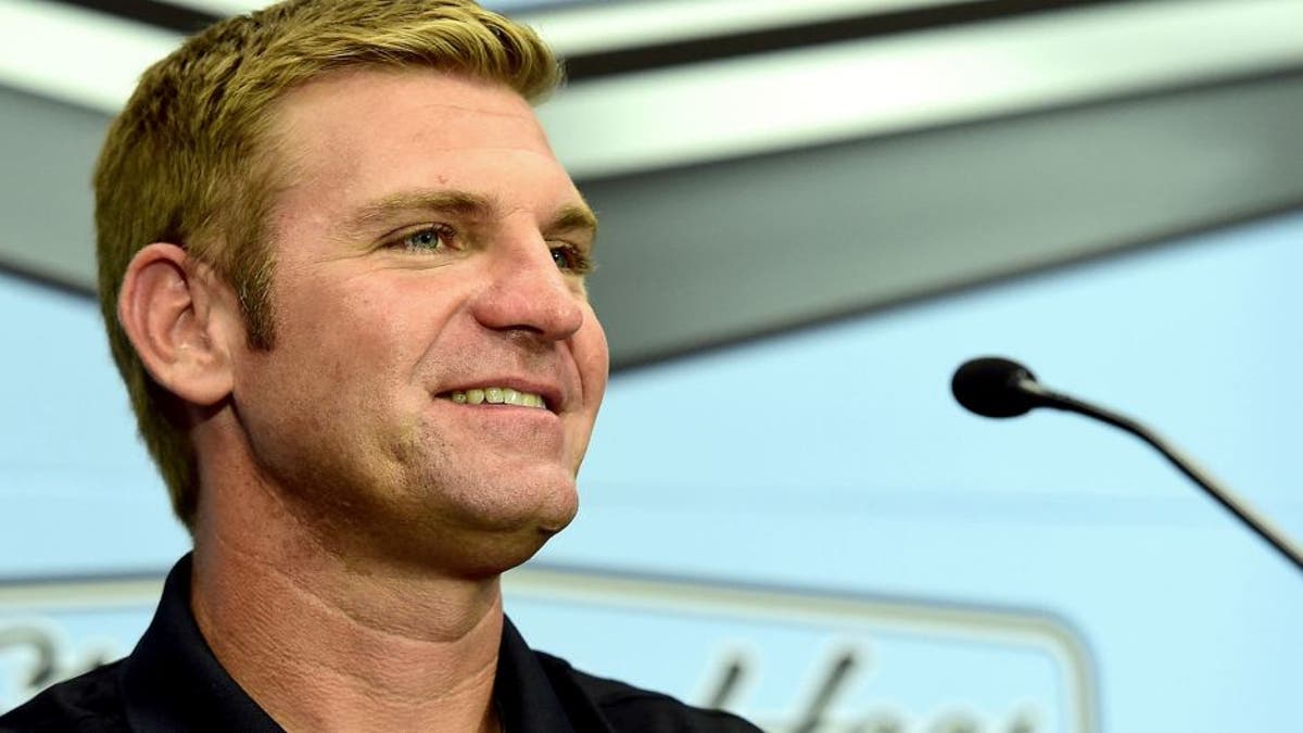 Dari kotoran sapi hingga mawar: Pensiunnya Stewart membuka pintu bagi Bowyer