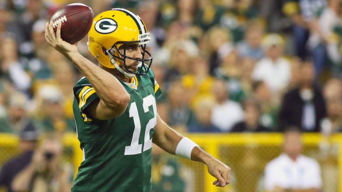 Aaron Rodgers throwing