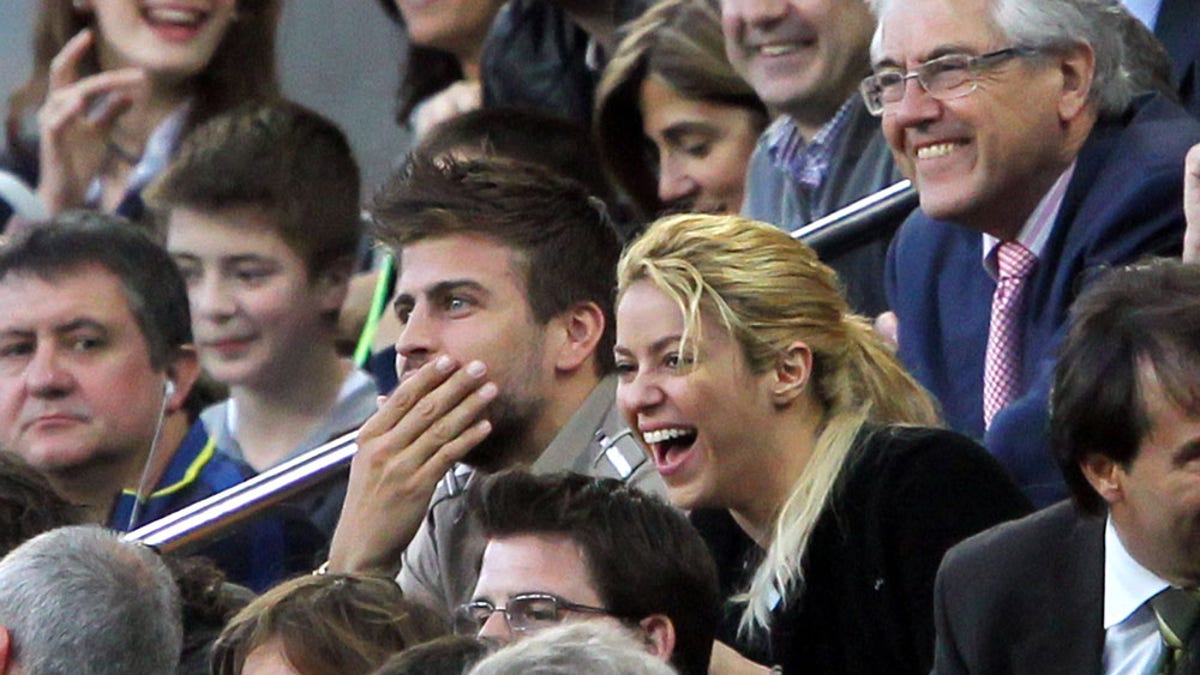 SHAKIRA & PIQUE AT A SOCCER GAME