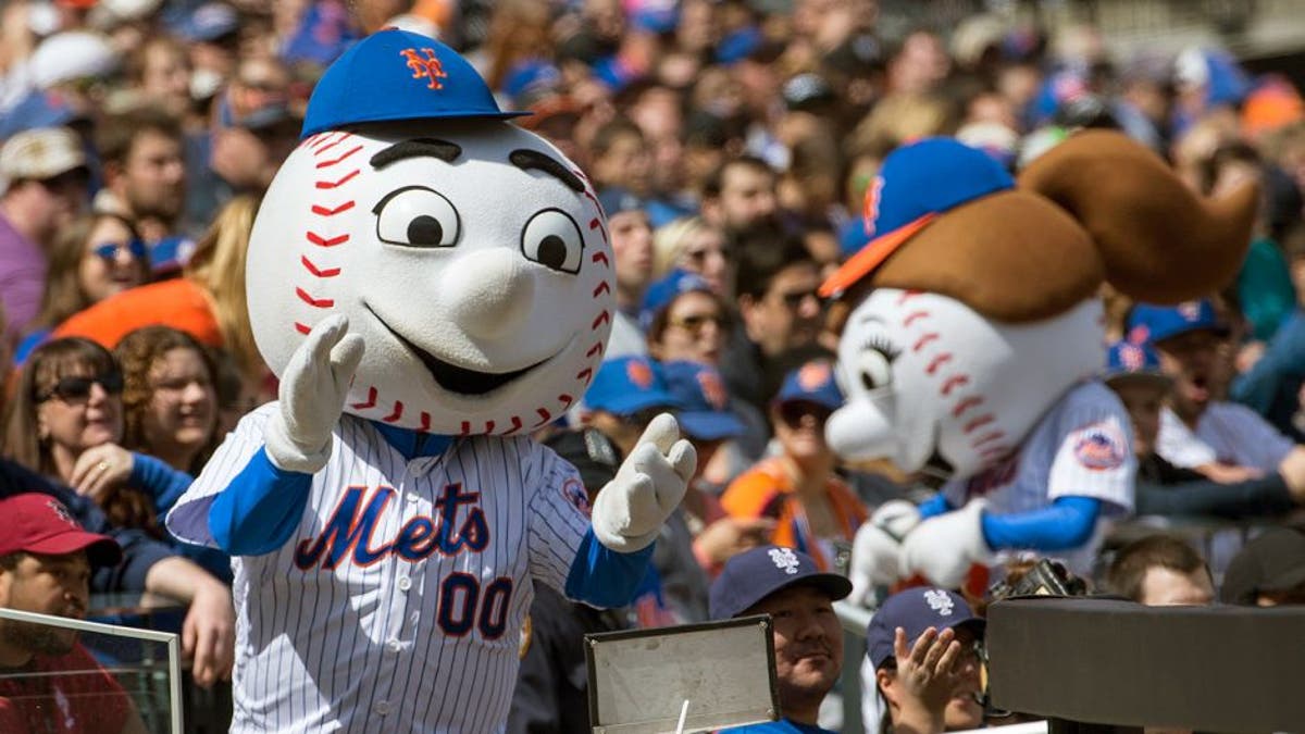 Mr. Met conducts a string quartet #funny #Mets Mascot 