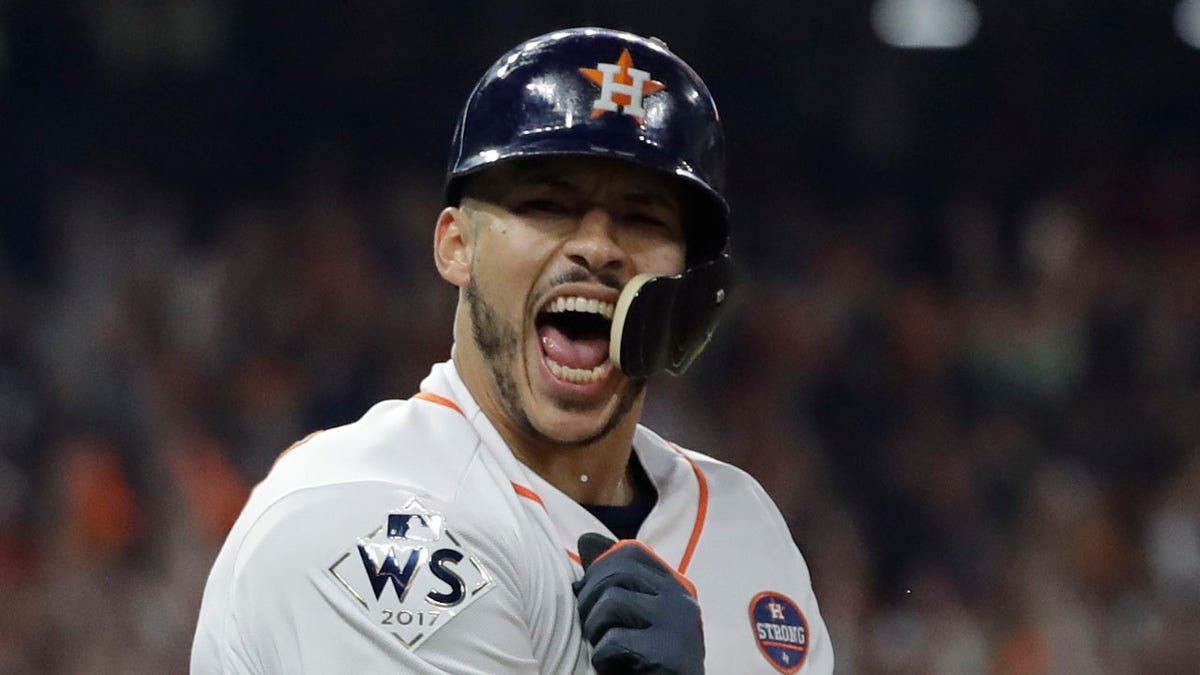 Astros' Carlos Correa proposes to