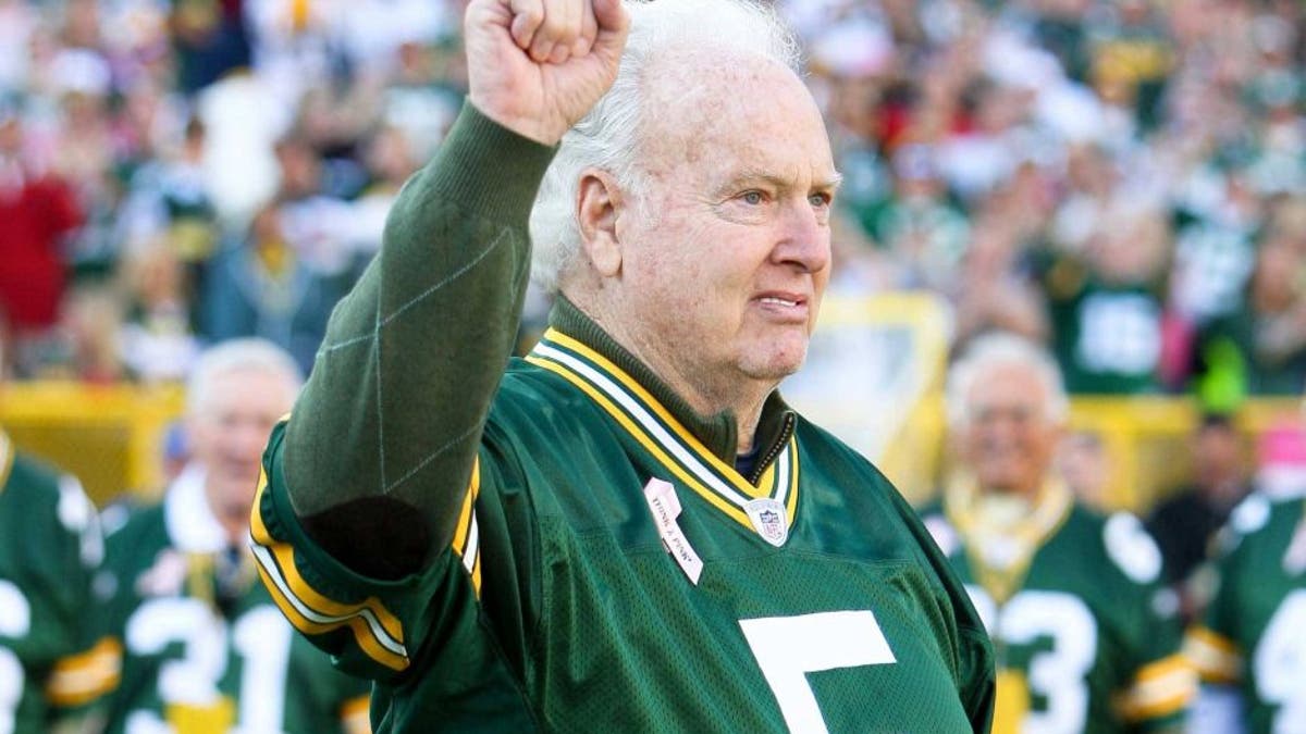 Hall of Famer Paul Hornung menggugat pembuat helm, mengklaim kurangnya perlindungan