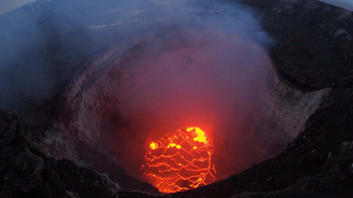hawaii volcano AP 11