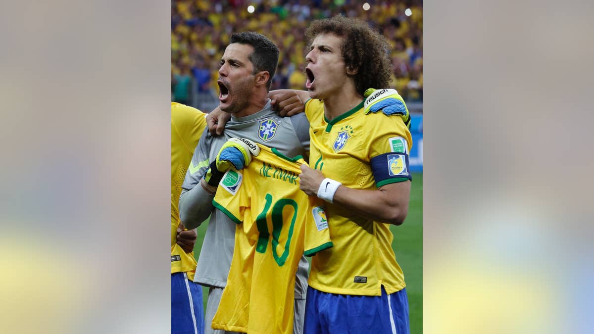 David Luiz held up a Neymar jersey during Brazil's national anthem 