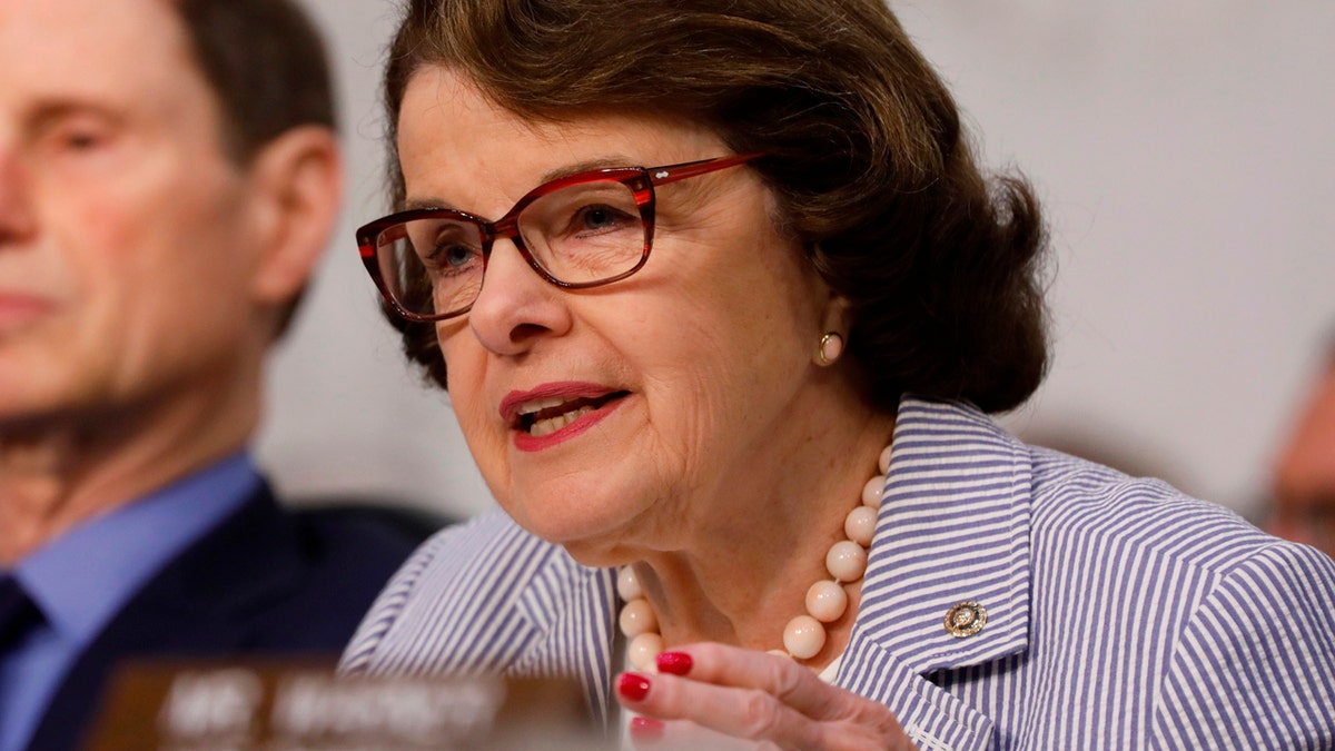 U.S. Senator Dianne Feinstein (D-CA) asks questions during former FBI Director James Comey's appearance before a Senate Intelligence Committee hearing on Russia's alleged interference in the 2016 U.S. presidential election on Capitol Hill in Washington, U.S., June 8, 2017. REUTERS/Aaron P. Bernstein - RTX39OMP