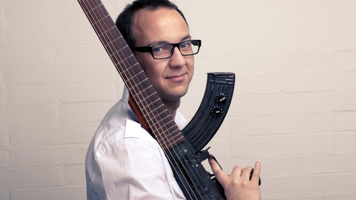 Instrumen untuk perdamaian, secara harfiah