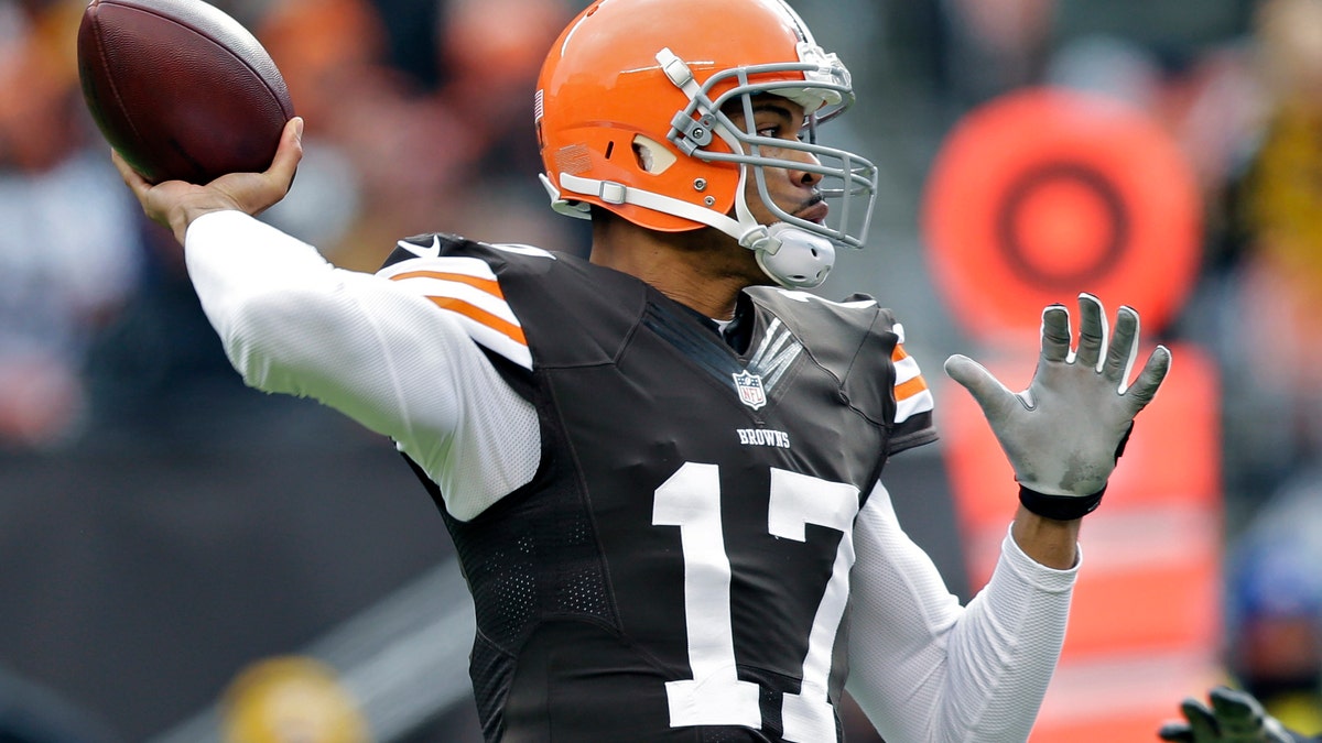 948350e8-Steelers Browns Football