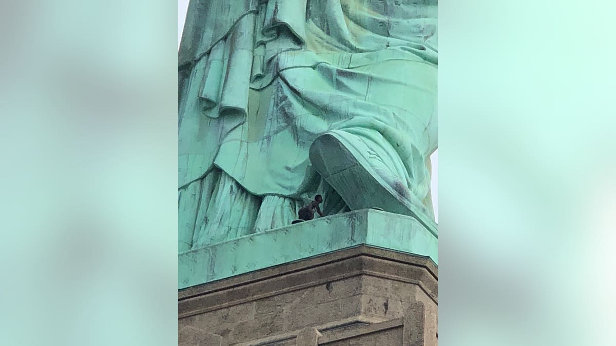 danny owens statue of liberty 2