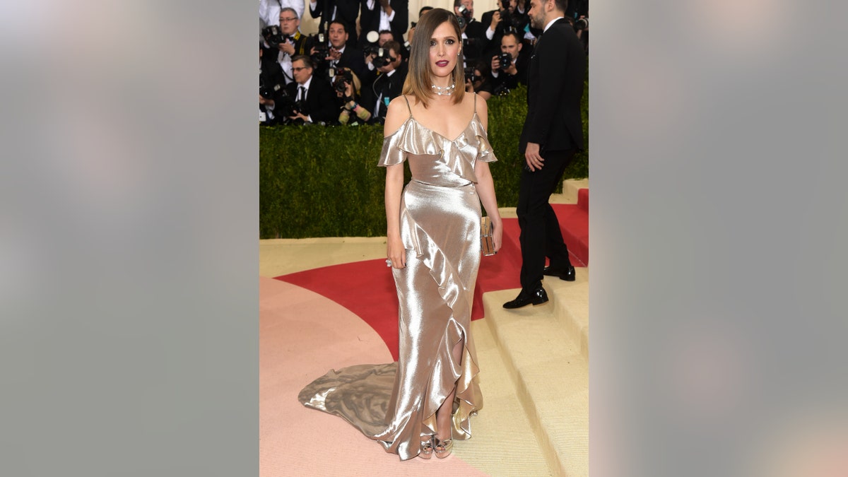 Rose Byrne met gala 2016