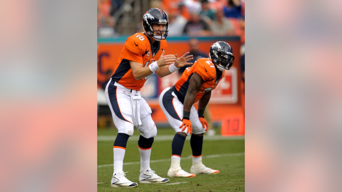 3736b501-Chiefs Broncos Football