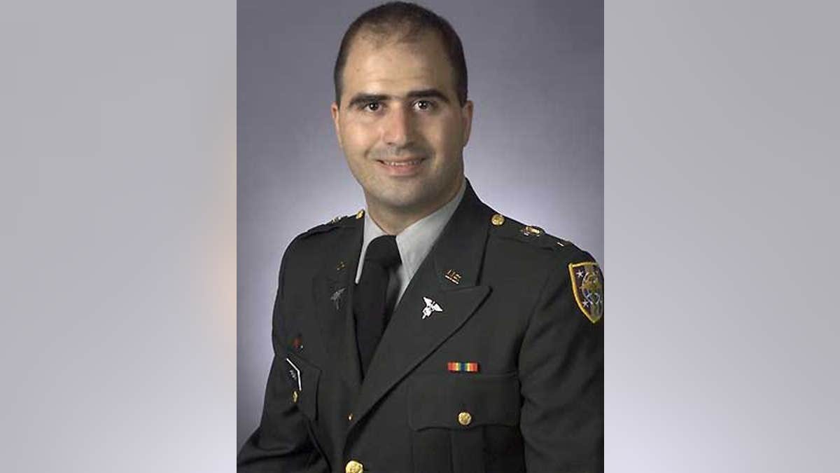 Pejabat: Mayor Hasan Wakker, berbicara dengan staf medis