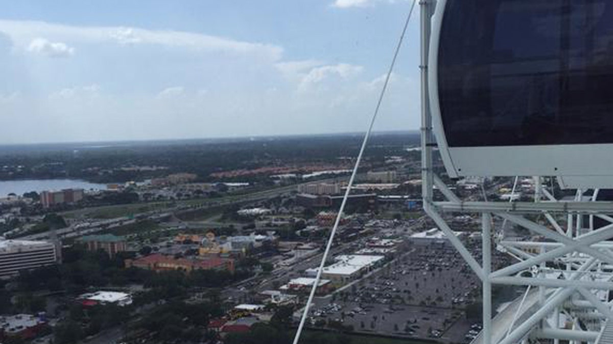 2bd09e7b-Ferris Wheel Stuck