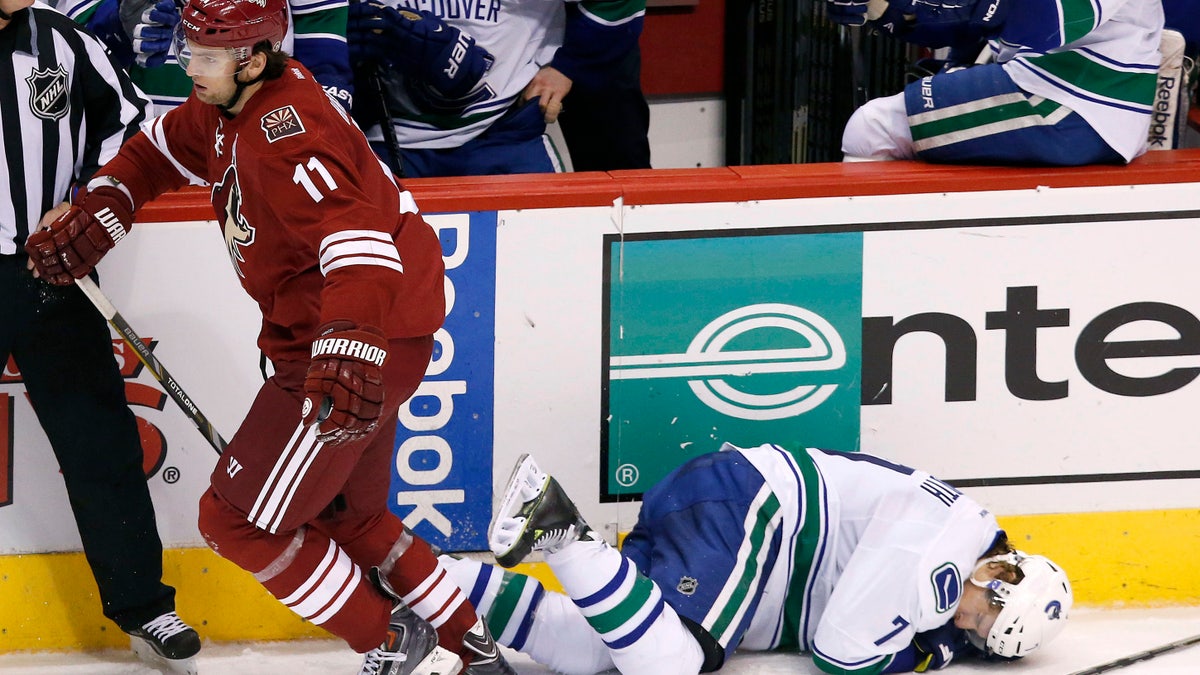 3efc6862-Canucks Coyotes Hockey