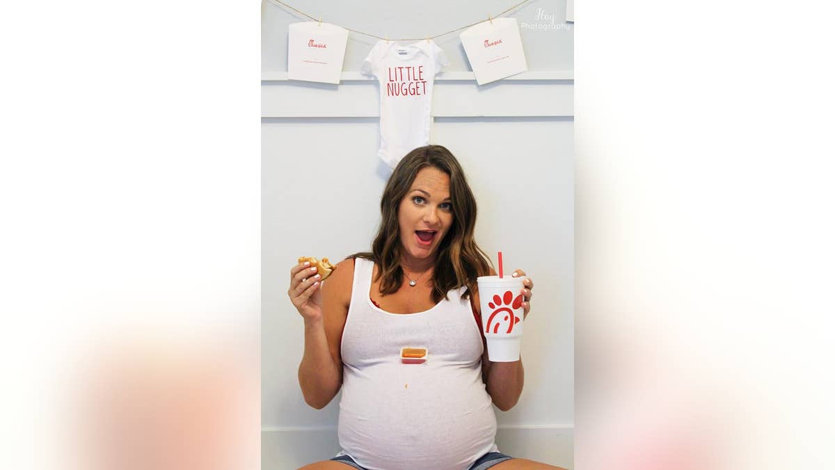 Pregnant Woman S Chick Fil A Cravings Captured In Maternity Photo Shoot Fox News