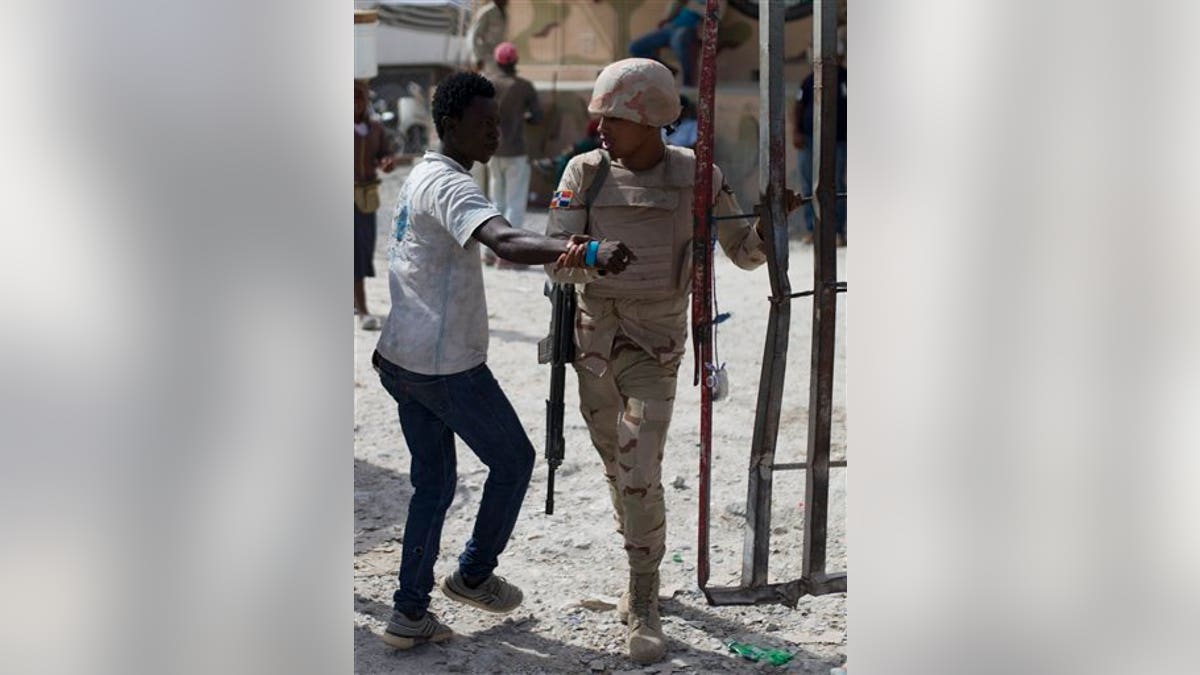 35017041-Haiti Migrants