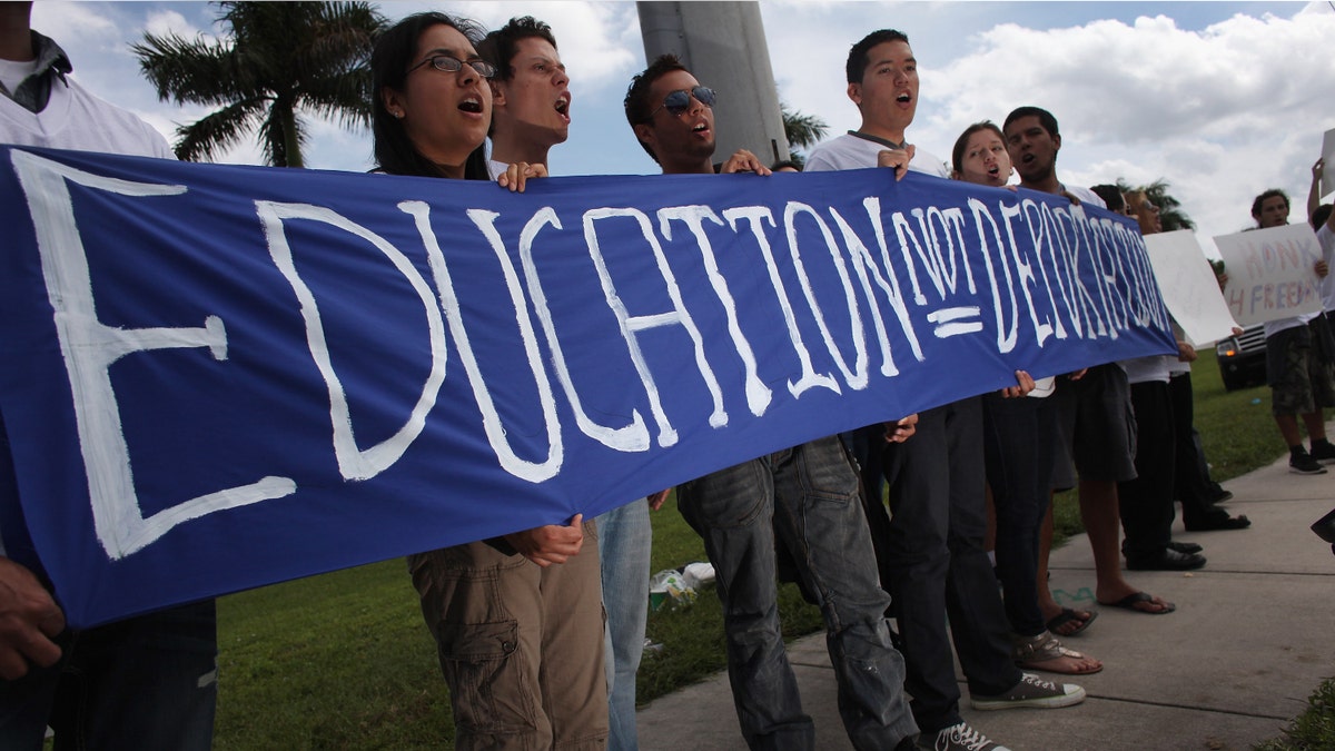 3c4a9e4d-130579750JR001_IMMIGRATION_