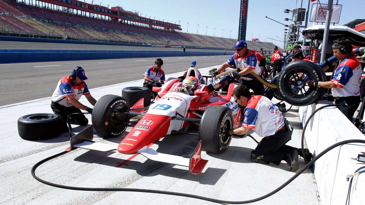 3f4184f0-CORRECTION IndyCar Fontana Auto Racing