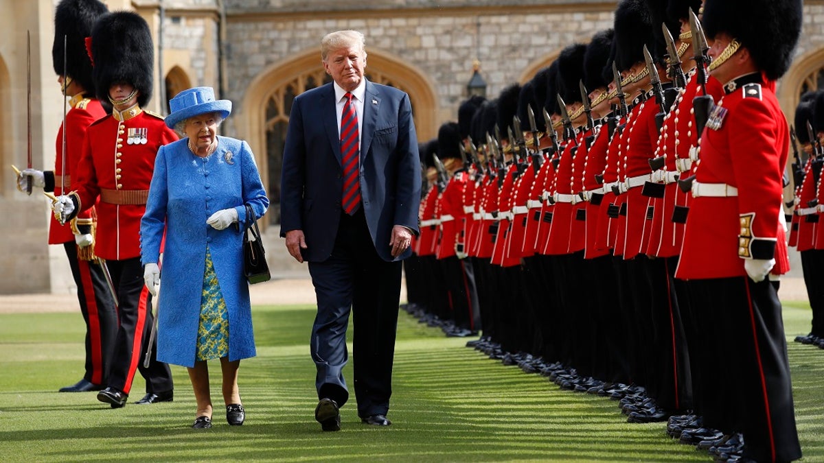 3fd46577-trump and queen
