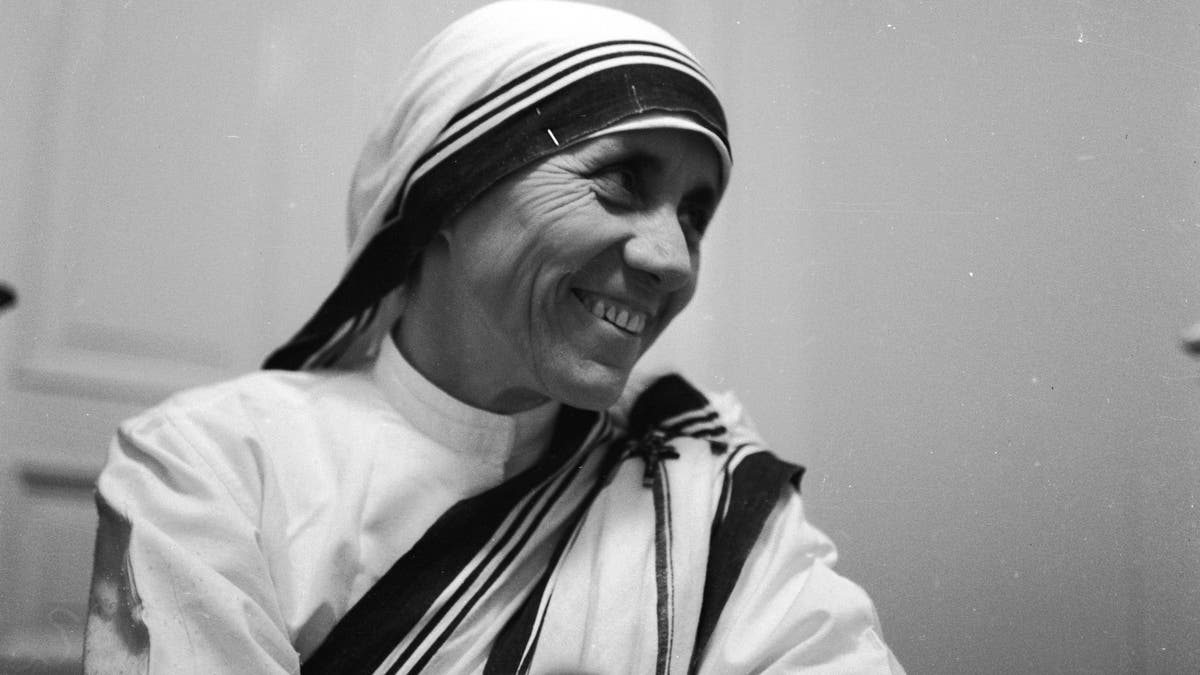 Mother Teresa successful a November 1960 photo.