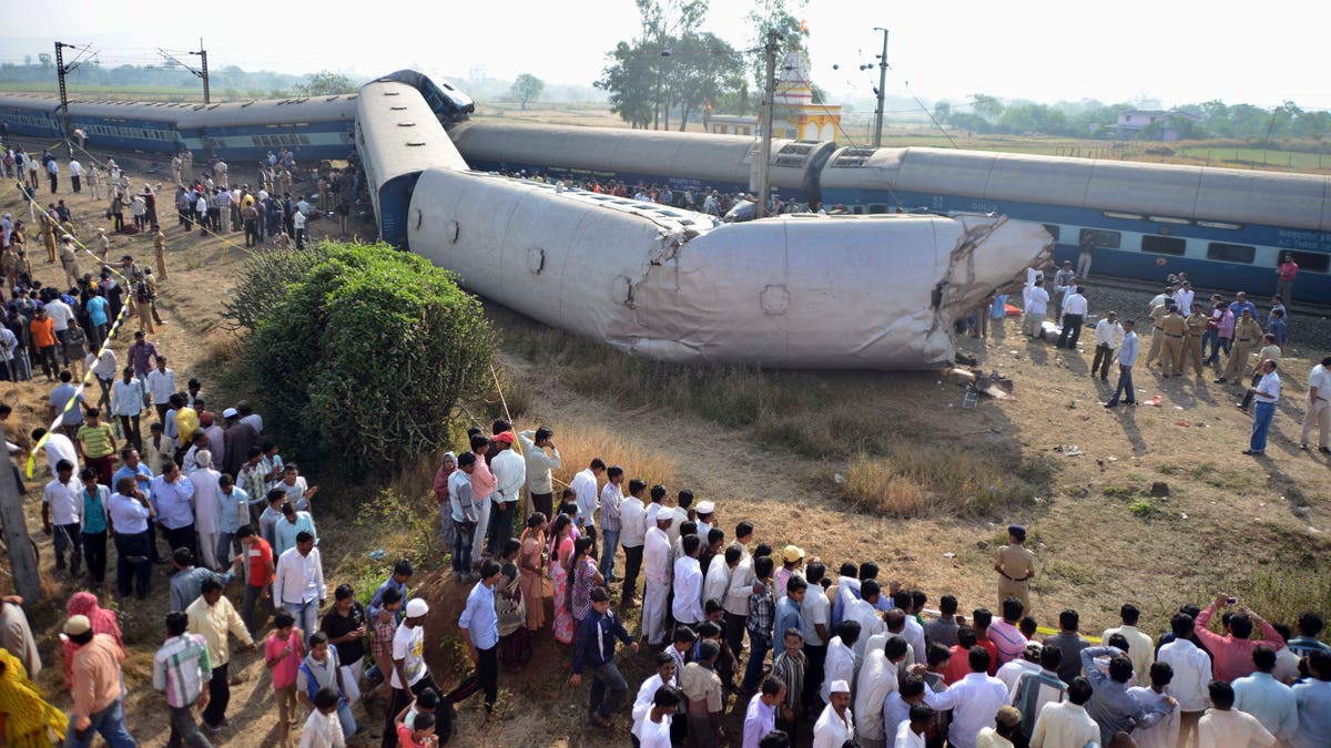 035e67b0-India Train Accident