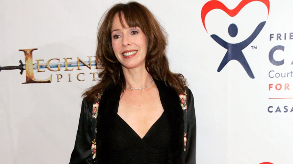 48a66746-Mackenzie Phillips