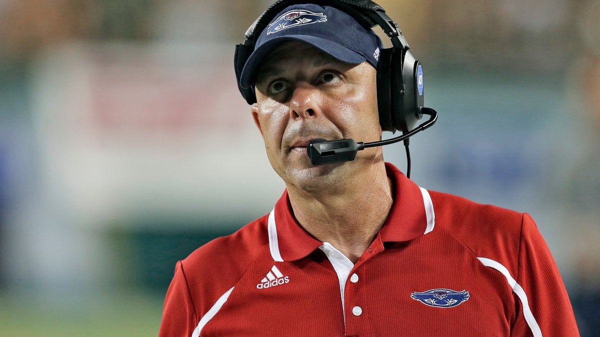 4a153541-FAU Pelini Resigns Football