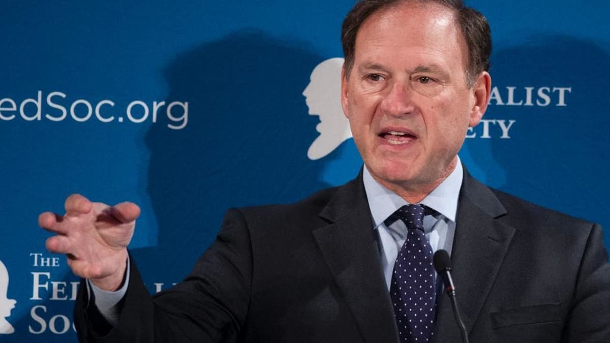 Supreme Court Justice Samuel Alito speaks at the Federalist Society's National Lawyers Convention in Washington, Thursday, Nov. 17, 2016. (AP Photo/Cliff Owen)
