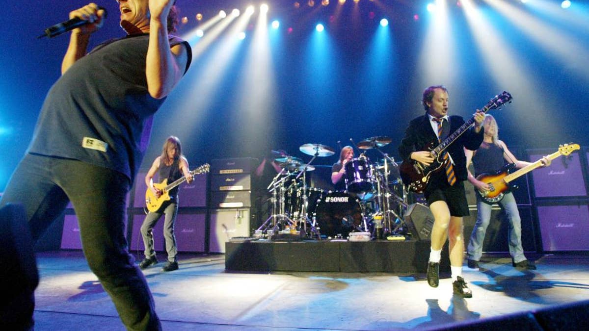 Meskipun ada perombakan rekan bandnya, AC/DC tetap bertahan dengan album baru, ‘Rock or Bust’