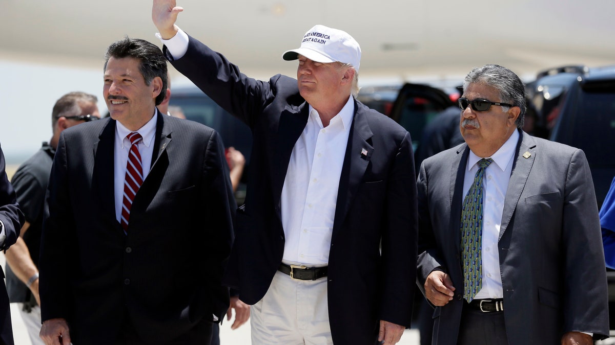 51f19070-GOP 2016 Trump Border