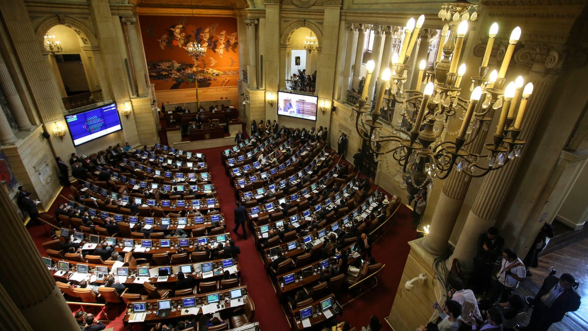 Setelah perundingan bertahun-tahun, Kolombia dan FARC telah mencapai kesepakatan yang mengizinkan pemberontak memasuki dunia politik