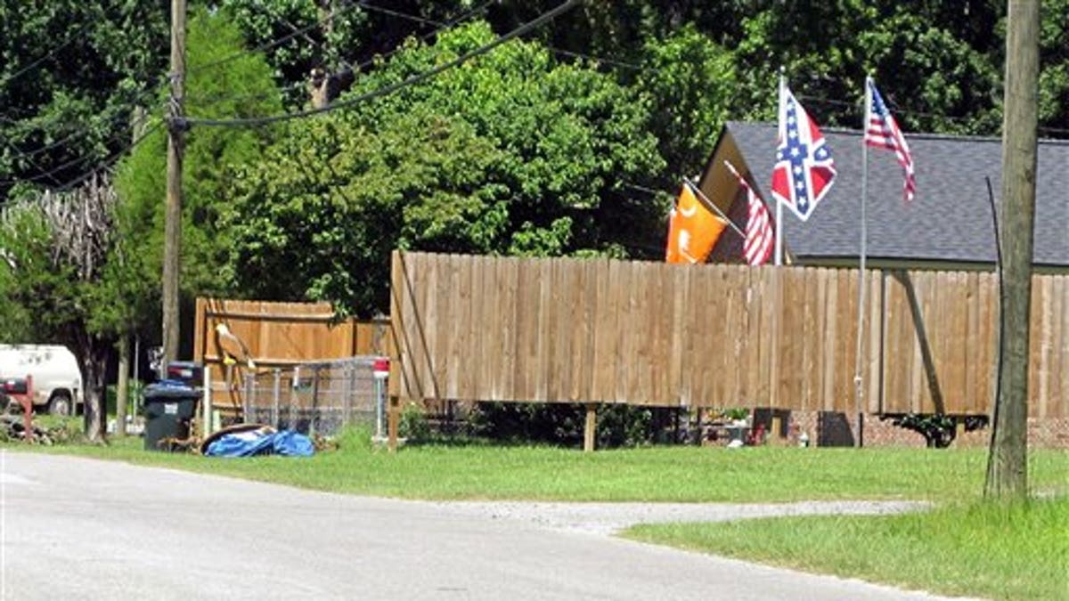 Bendera konfederasi masih berkibar di lingkungan Black South Carolina meskipun ada protes